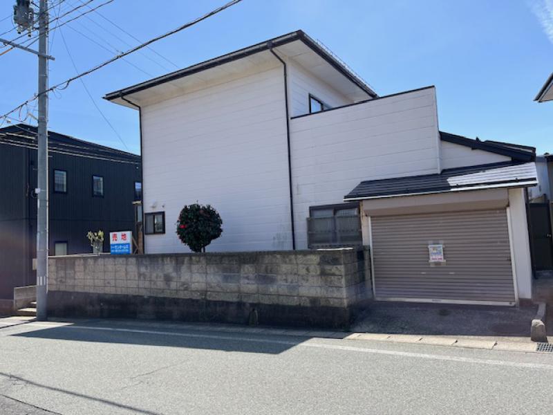 秋田市新屋栗田町15-2
